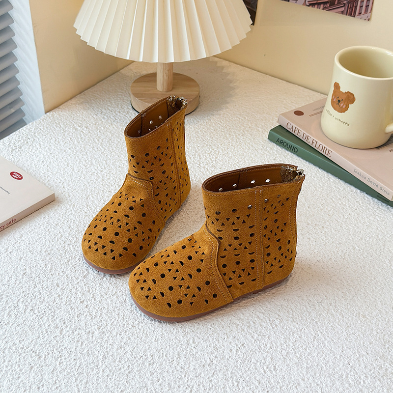 Botas de cano curto vazadas e respiráveis para meninas, sandálias de verão com cadarço e sola grossa, design fofo de princesa com recortes em amarelo e marrom._voghion.com