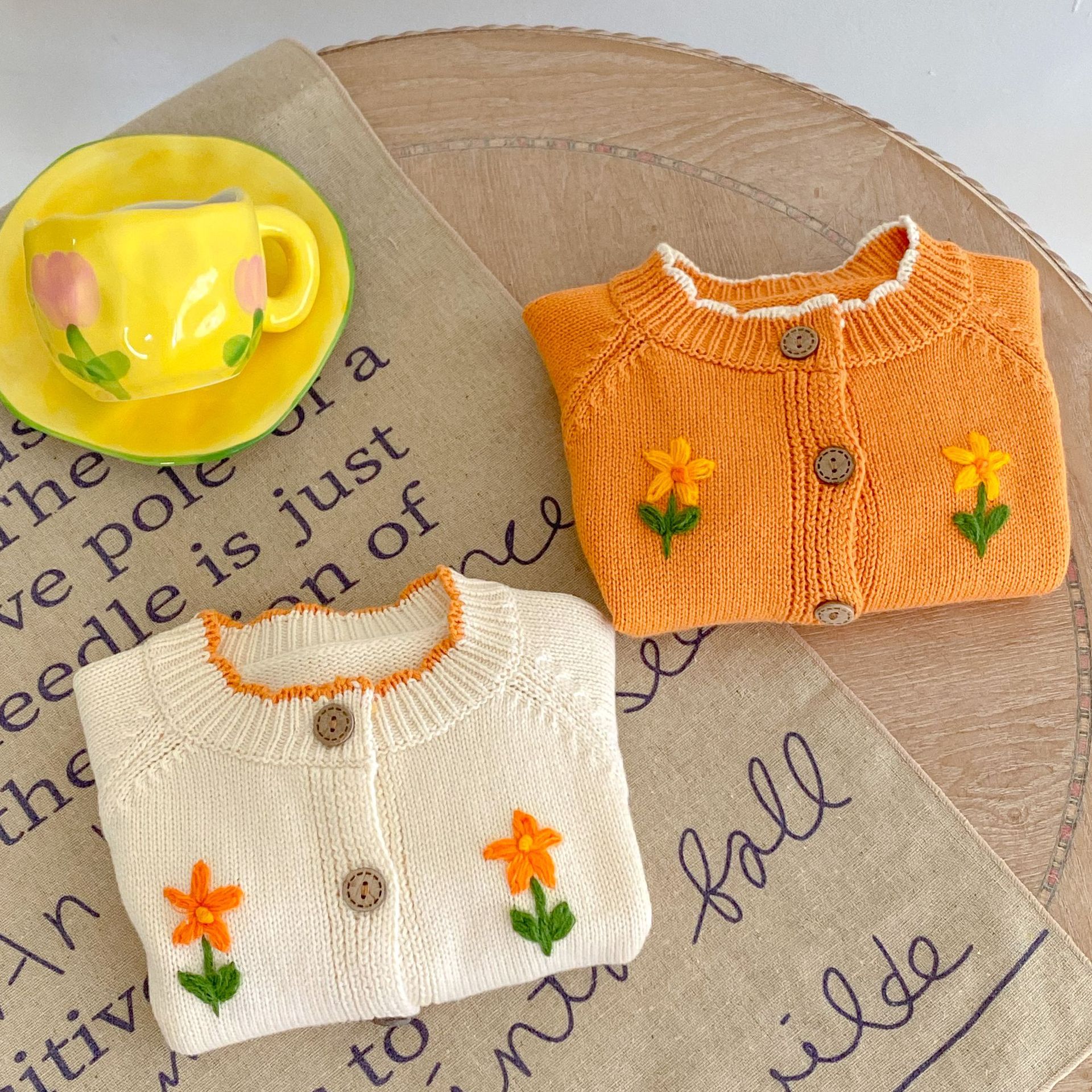 Alsidigt dameovertøj til babyer og børn efterår 2024, håndhæklet blomsterstriktrøje, langt bomuldsgarn_voghion.com