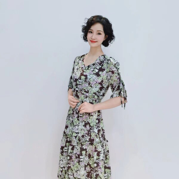 Fashionable fitted long elegant shiffon dress