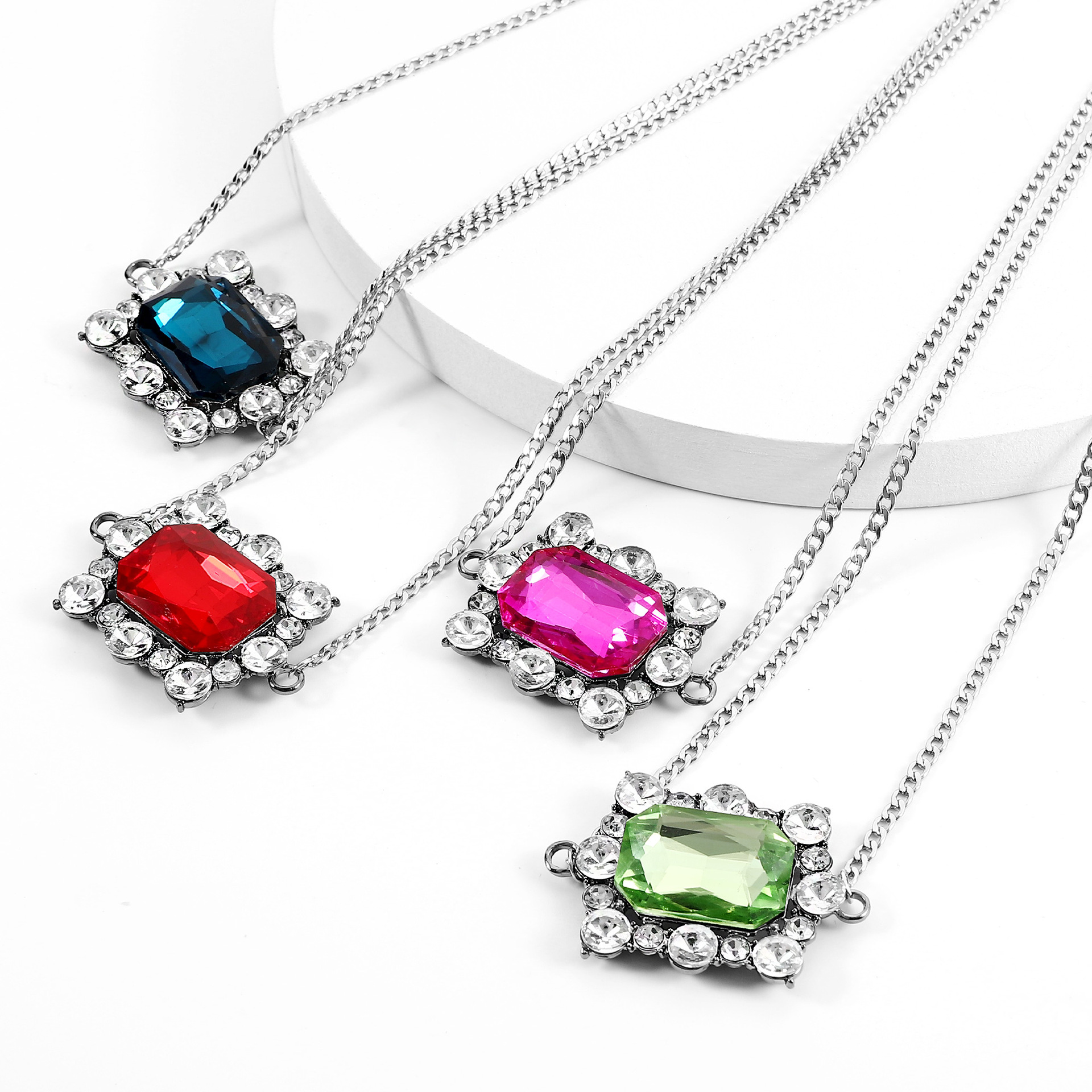1 Piece Fashion Geometric Alloy Inlay Rhinestones Womenu0027S Pendant Necklace