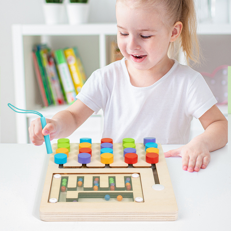 Cuatro colores y cinco colores de madera juegos de entrenamiento de pensamiento infantil iluminación mano-ojo coordinación de la educación temprana juguetes de puzzle