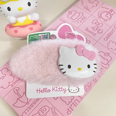 「ハローキティのヘアピン秋冬の毛がふわふわしています。