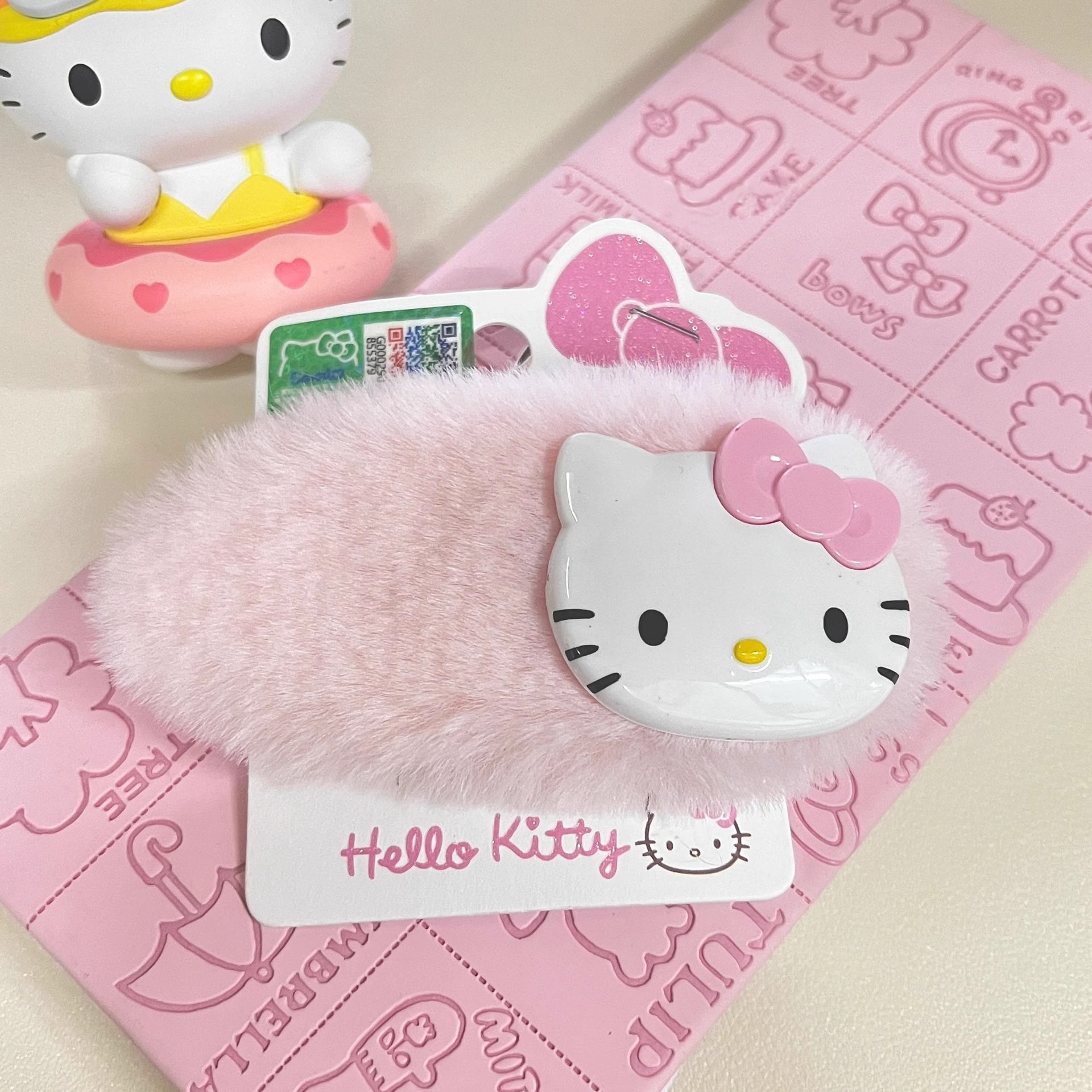 Hello Kitty hair clip, fluffy autumn/winter bangs clip, side clip, cute and versatile cartoon-style, elegant large-sized side clip.