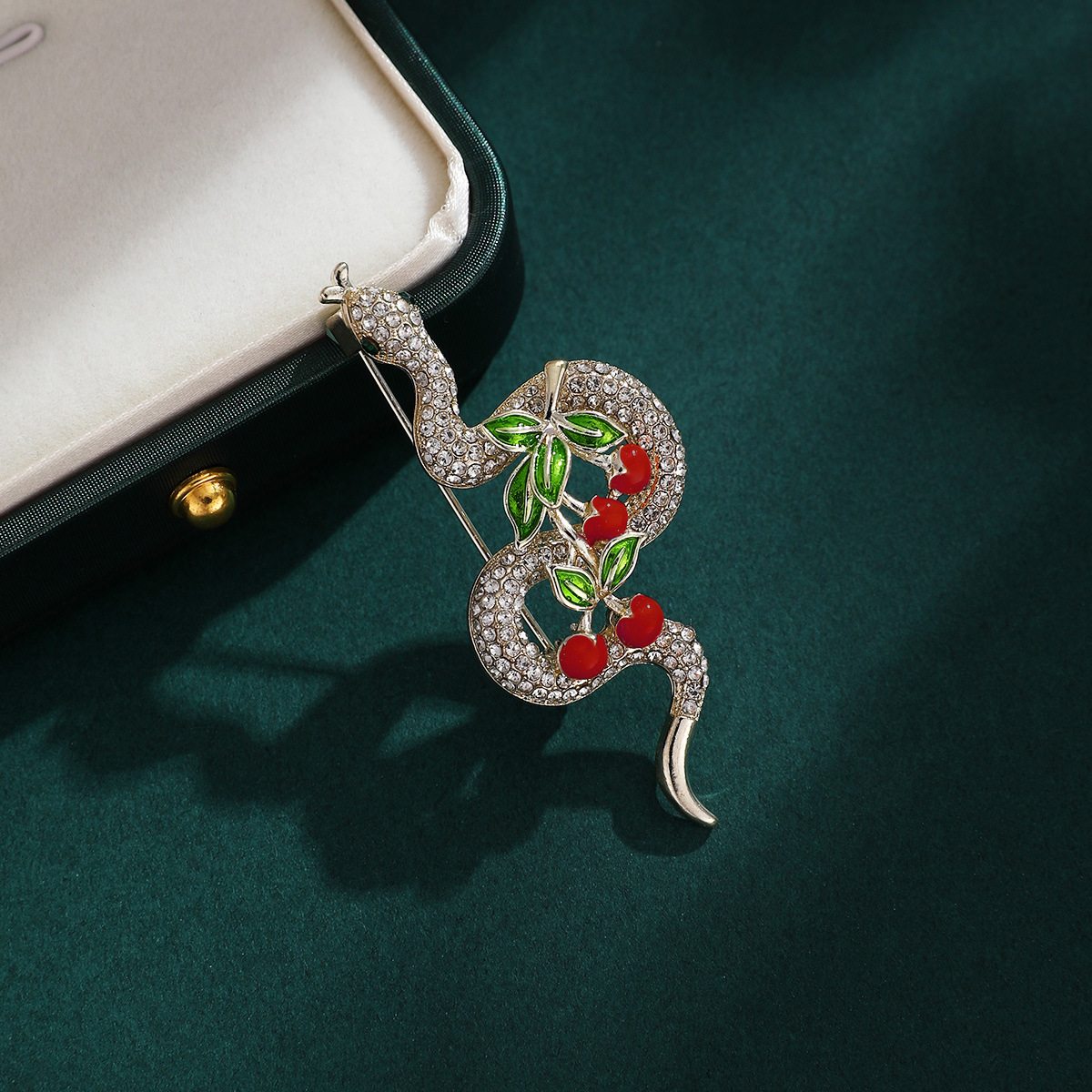 Zodiac Snake Year Broches Snake Year Broches Capa simple de alta calidad Accesorios