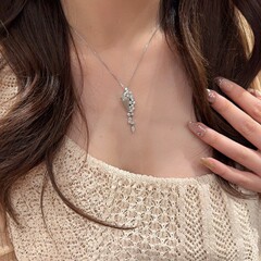 星坠沙漏｜爆闪仿钻流苏吊坠项链女轻奢小众配饰2025新款锁骨颈链