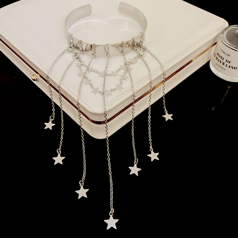 Metal Star Love Brazalete abierto con borla Brazalete de sentido de alta gama europeo y americano Diseño de moda Sentido de joyería de lujo ligero al por mayor