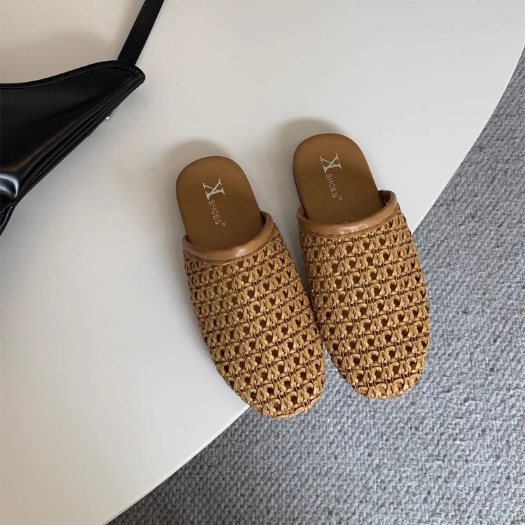 Versión de cuero suave tejida transpirable de un pie Mu Qin Boken zapatos exteriores 2025 verano nuevo estilo plano puntera media pantufla