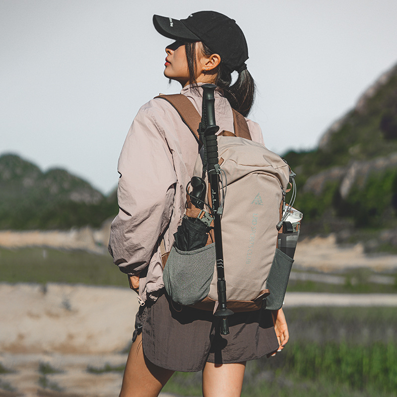 Outdoor Mountaineering Bag with Large Capacity of 20 Liters, Lightweight Commuting Travel Backpack for Men and Women, Hiking Camping Travel Double Backpack