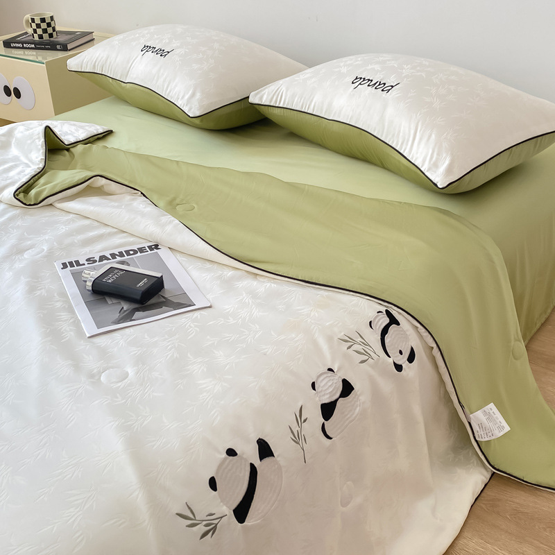 Edredón de verano de seda de hielo de lujo ligero 2025 nuevo edredón de aire acondicionado bordado lavable a máquina edredón fino edredón fresco de verano juego de cuatro piezas