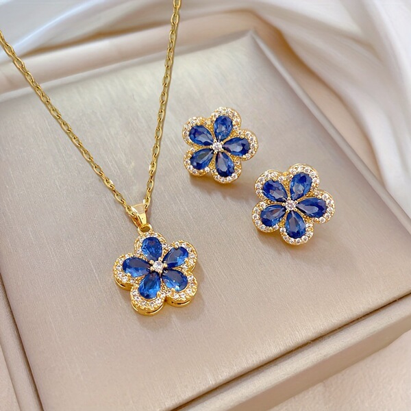 fashionable elegant necklace