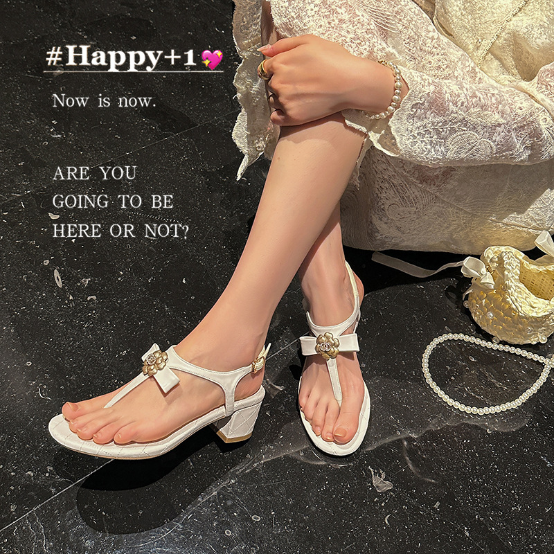 Sandalias planas tipo tanga con tiras finas y pedrería floral, estilo Chanel, como Moonlight Wonderland, para mujer.