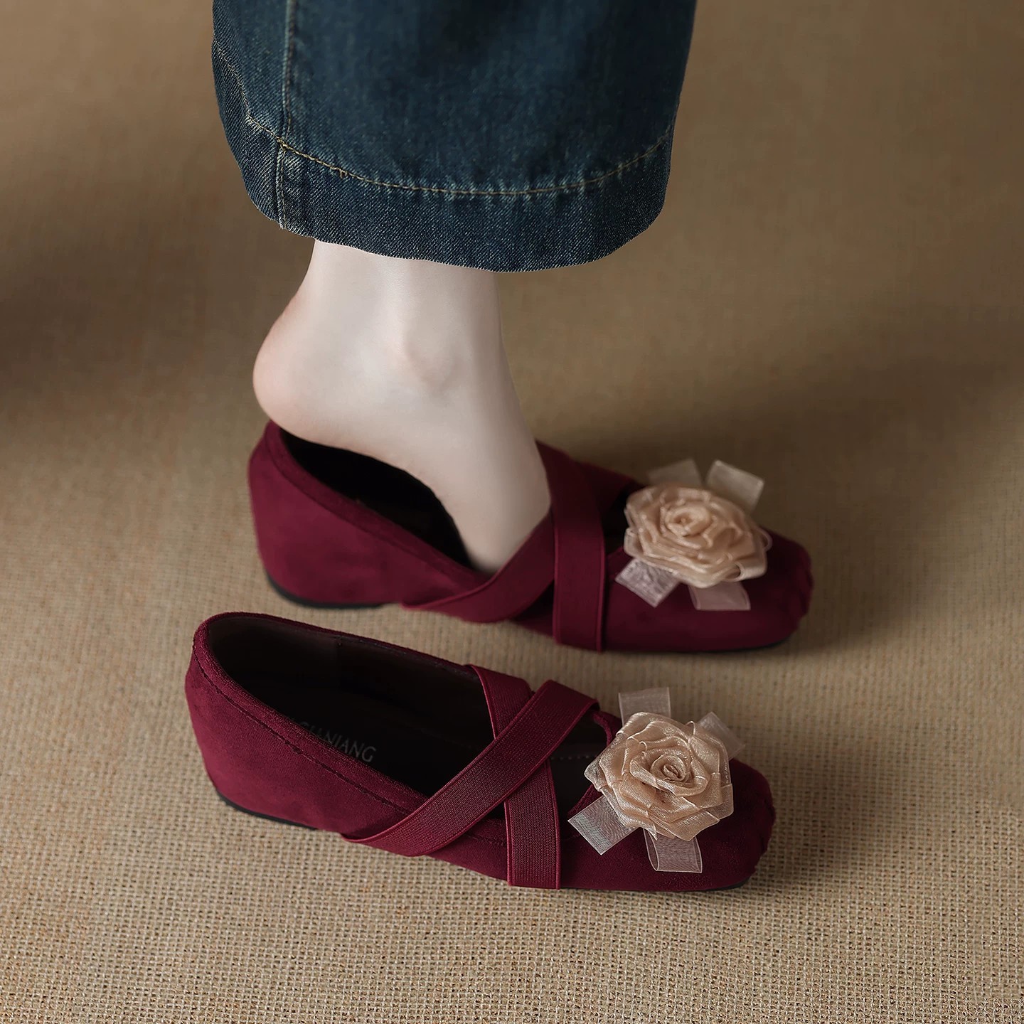 2026 primavera y verano nuevo hermoso rosa suave viento cruzado estilo perezoso un pie zapatos de moda de mujer