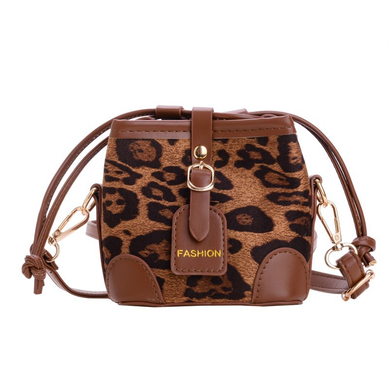 2025 nuevo bolso infantil de moda coreana estampado leopardo para niños y niñas bolso de cubo de aire a placas extranjeras bolso de cambio de bebé