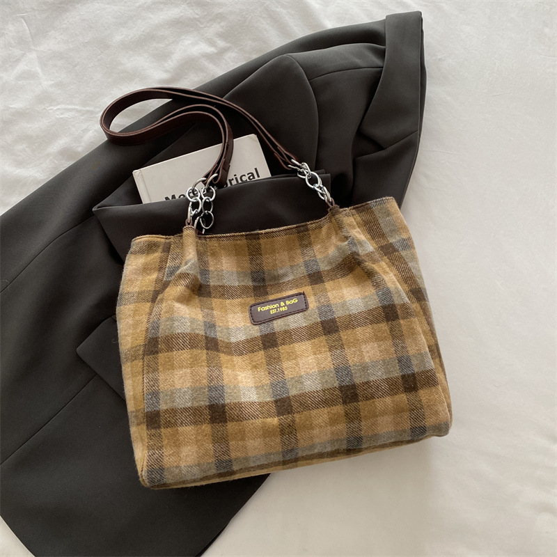 Invierno nuevo 2024 moda retrógrada chaîne de lana cuadrada bolsas de cubo de gran capacidad de viaje de hombro bolsas de brazo de mujer