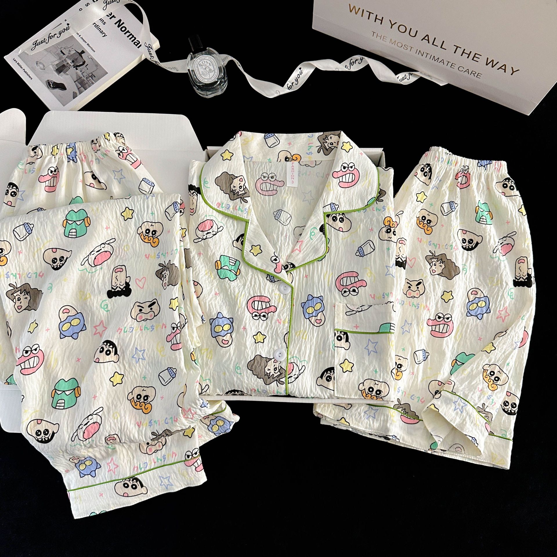 Venta al por mayor transfronteriza 120G pijamas mujeres verano lindo y dulce dibujos animados pequeños nuevos padres solapa pantalones de manga corta ropa a domicilio