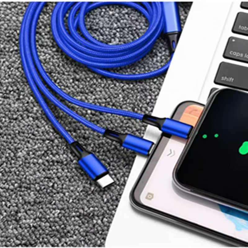 Naylon Örgülü Üç Başlı 2A Hızlı Şarj Veri Kablosu Üçü Bir Arada Telefon Şarj Kablosu Logo Toptan Küçük Hediye