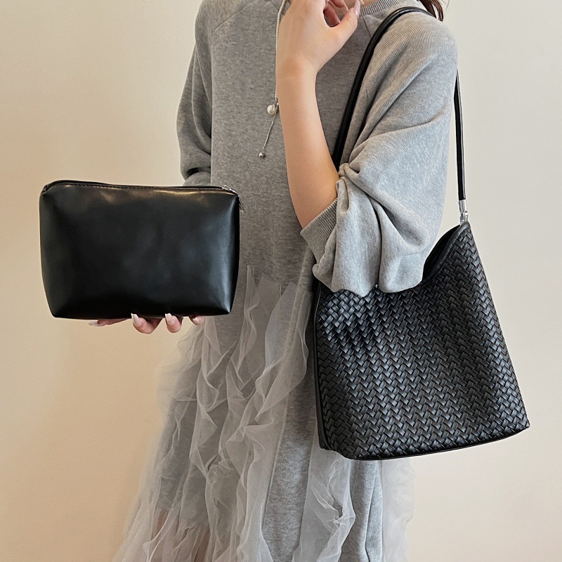 Bolso de axila retro estilo de Hong Kong 2025 verano nuevo estilo bolso femenino moda tejido patrón bolso de hombro de mujer salvaje