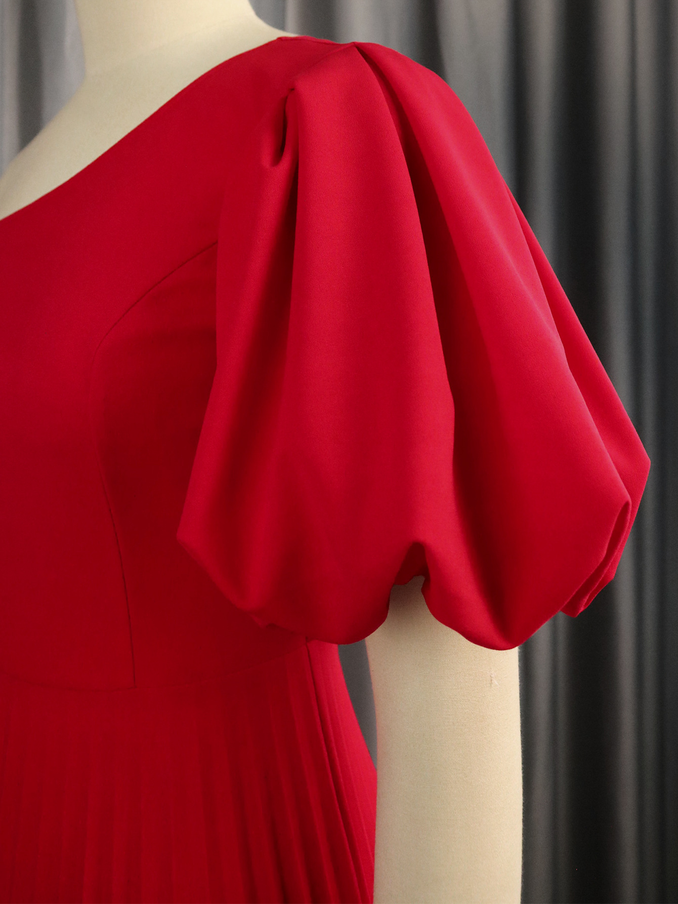 Vestido plisado informal de primavera Aomei con un solo hombro y cuello diagonal, ideal para salidas de primavera, vacaciones en la playa, con mangas abullonadas.