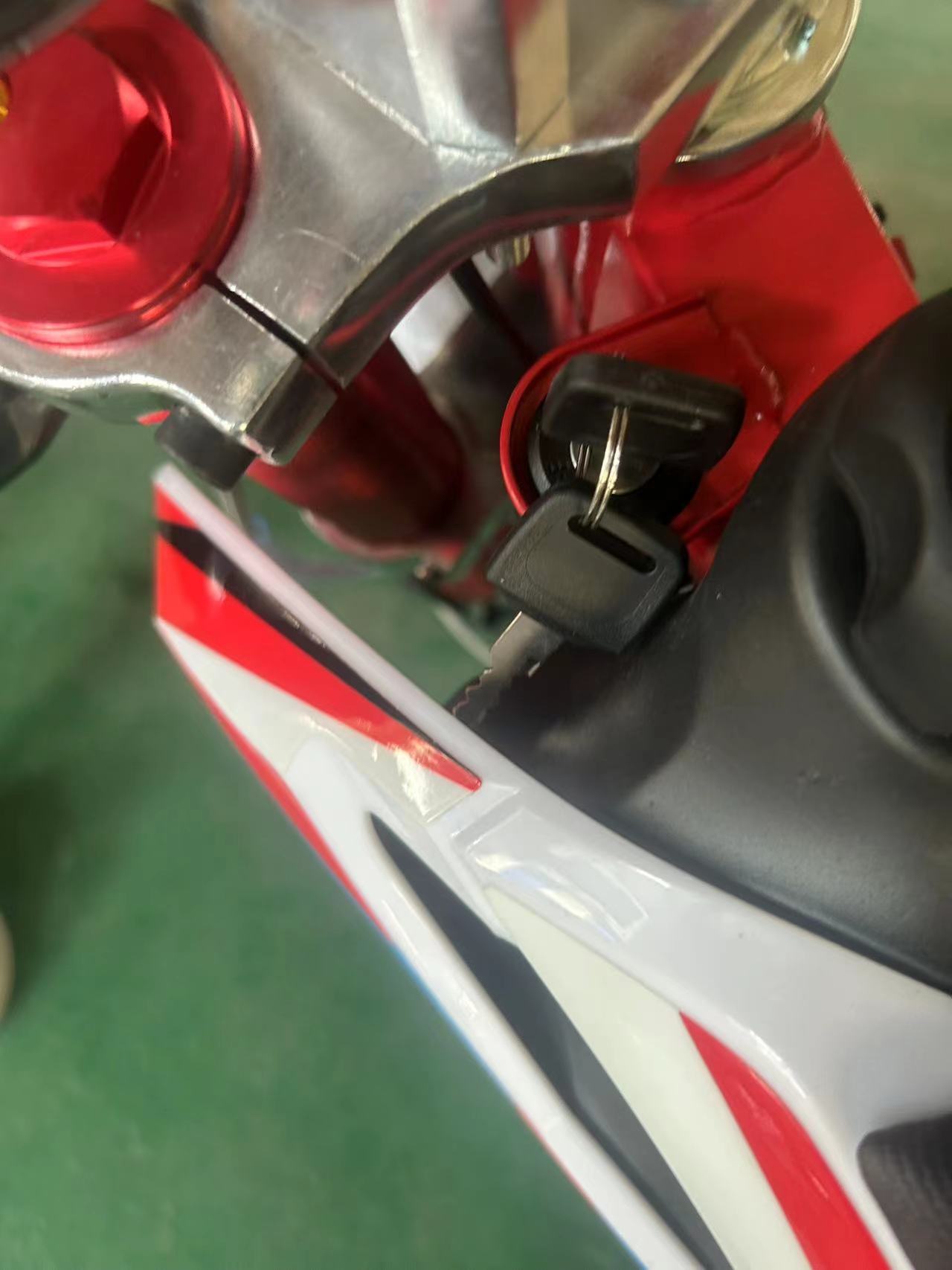 工厂生产青年60v2000w电动越野摩托车ATV电动UTV新款胡斯瓦纳ATV