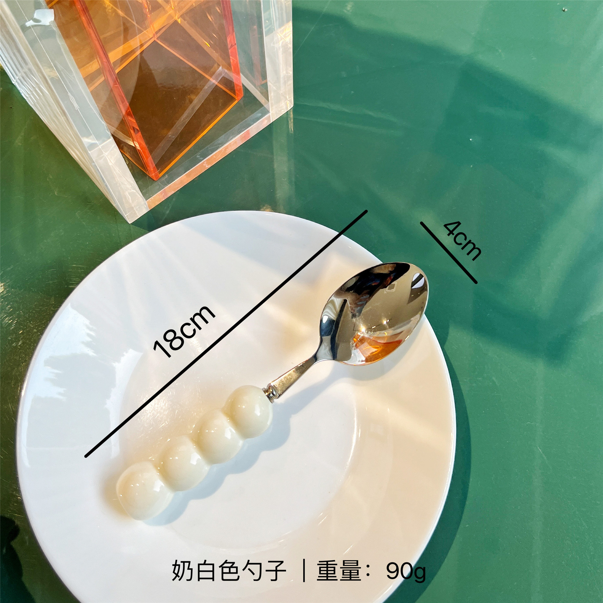 Cuchara blanca lechosa