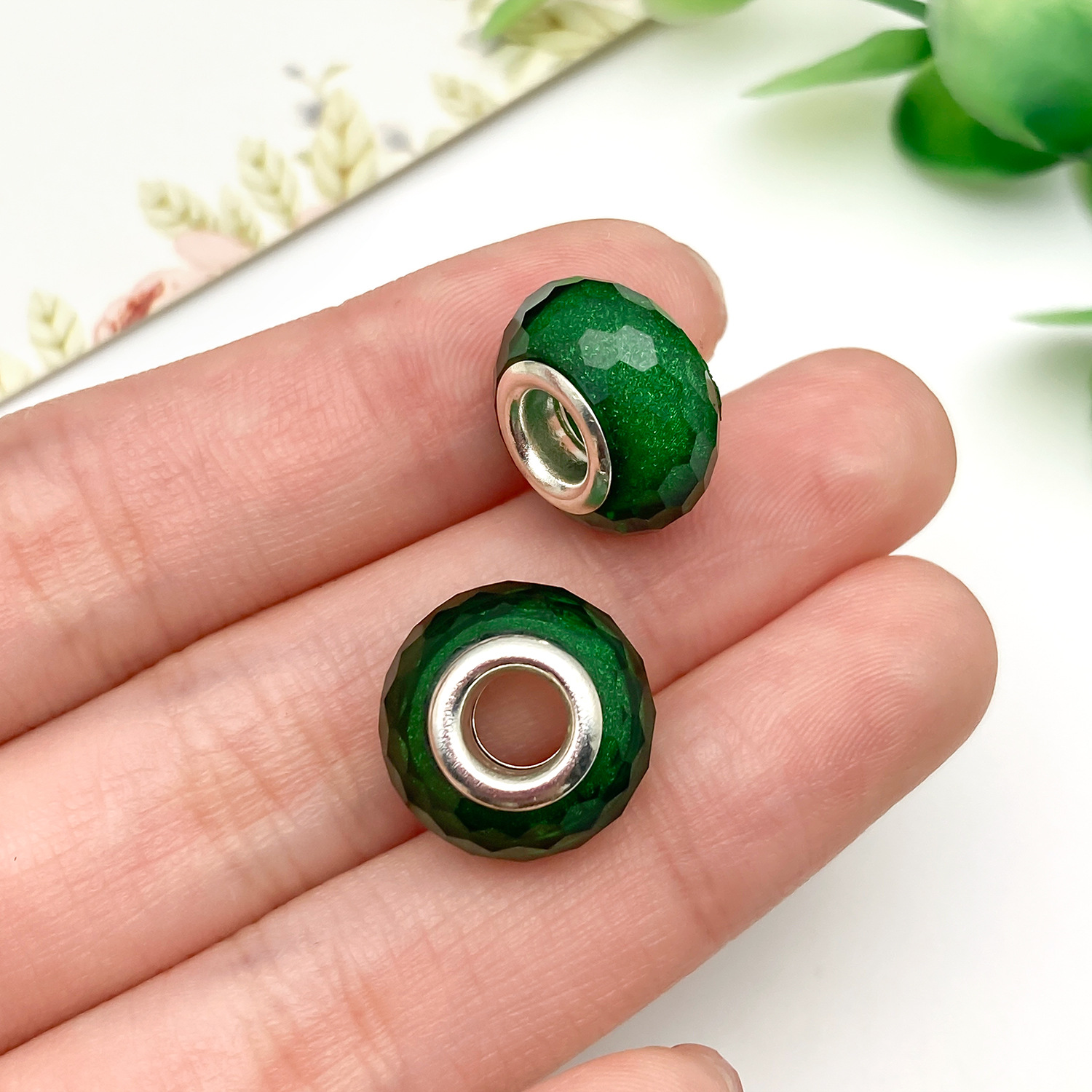 13137-D-绿色树脂圆形切面磨砂潘家大孔珠子13mm-1