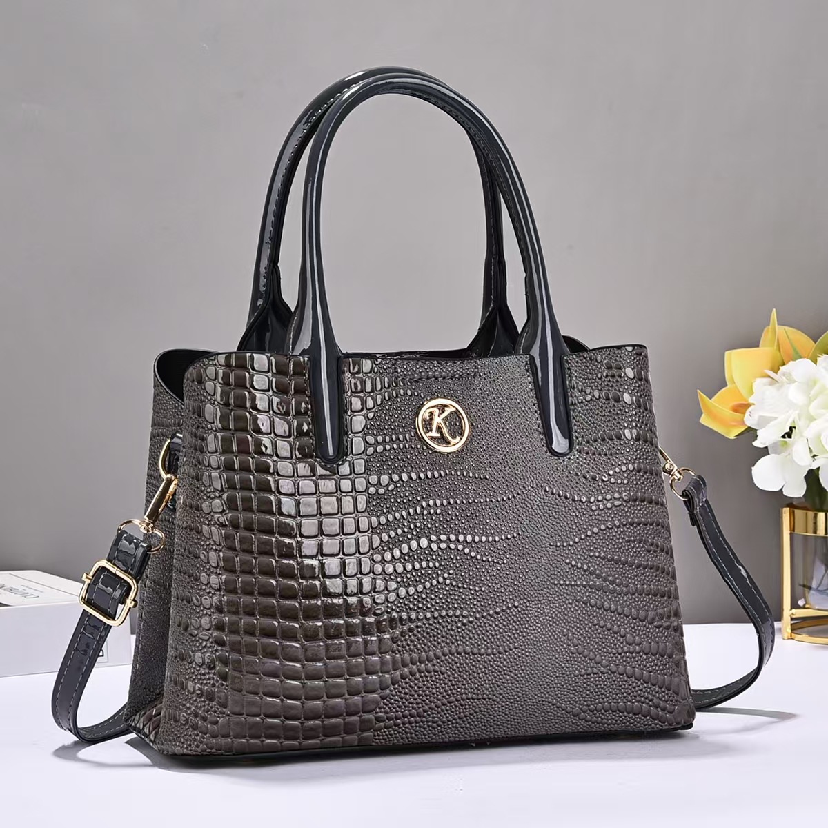 Bolsa de mano de piel brillante de gran capacidad con patrón de cocodrilo, bolsas de hombro de moda versátiles, bolsas transfronterizas de tendencia simple