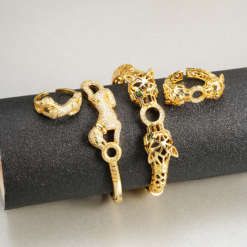 Nuevos productos de oro de arena galvanizado 18k pulsera de fijación ligera de lujo ojos verdes cabeza de leopardo hueco anillo de alquiler no se pierde joyería