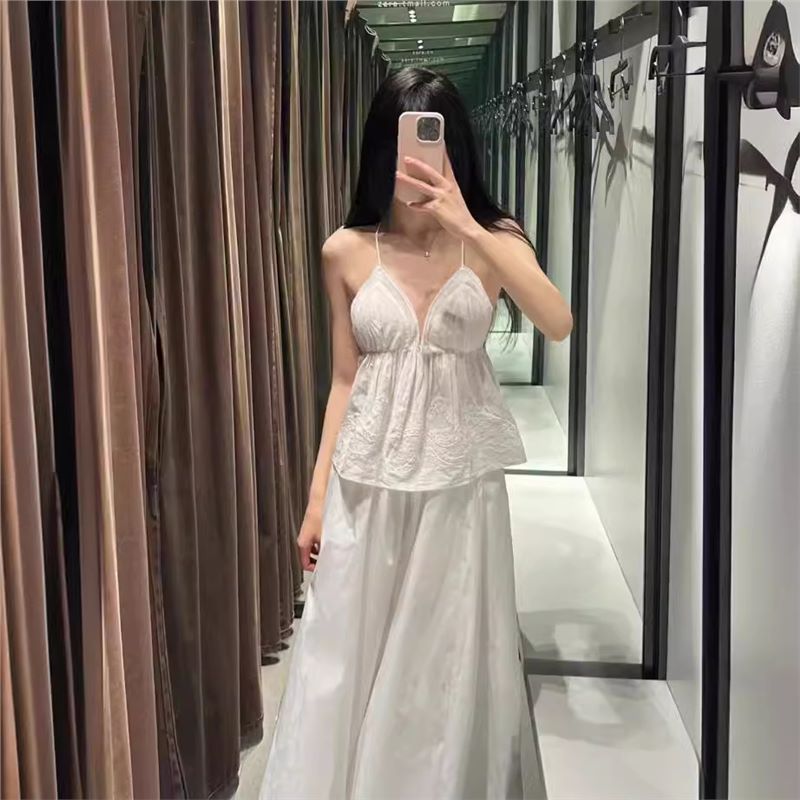 Z家 外贸女装2024夏款优雅甜辣纯欲风镂空刺绣吊带短上衣 7200009