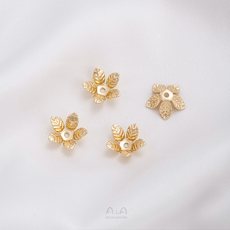 14K 골드 컬러 유지 속이 빈 꽃 모자 4 잎 클로버 하트 모양의 잎 매화 홀더 수제 구슬 홀더 DIY 보석 액세서리