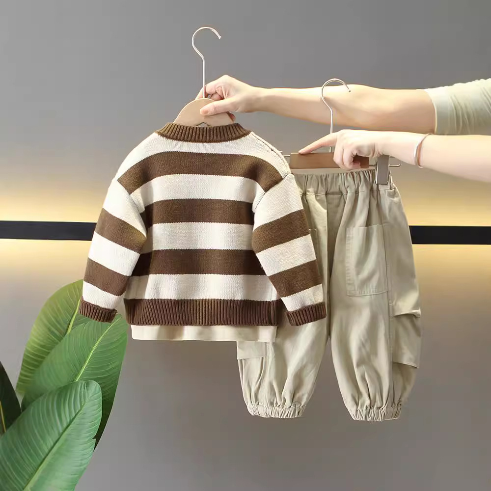 6152 Traje de otoño para niños 2025 nuevo suéter para niños fresco y guapo de tres piezas para bebés primavera y otoño para niños versión coreana