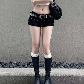 大码美式低腰铆钉丰胯牛仔超短裤女2025夏季新款辣妹修身包臀热裤