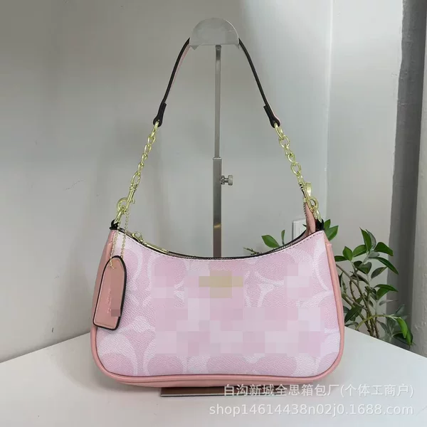 Coco C's 26 new model Teri underarm bag features a gradient European and American retro print, making it a versatile casual shoulder bag or crossbody bag