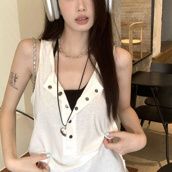 2026 Niche Korean Style New Versatile Sleeveless Vest Summer Loose Niche Buttoned Layered Fashion Top Ins