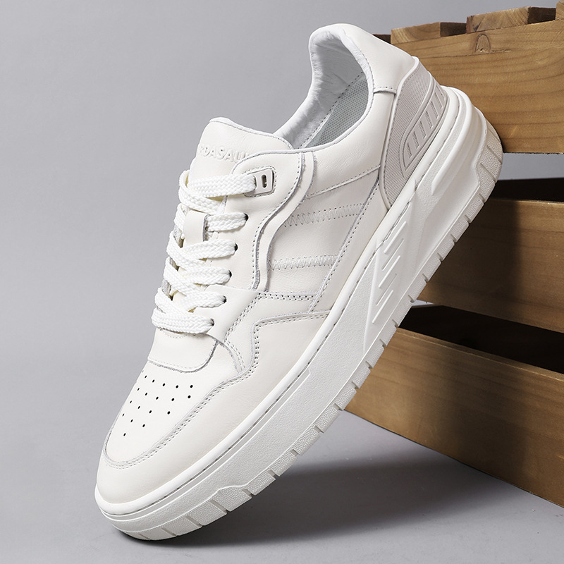 Directamente del fabricante: zapatillas blancas transpirables de cuero genuino para hombre, calzado deportivo informal de suela gruesa a la moda para otoño 2025, venta al por mayor.