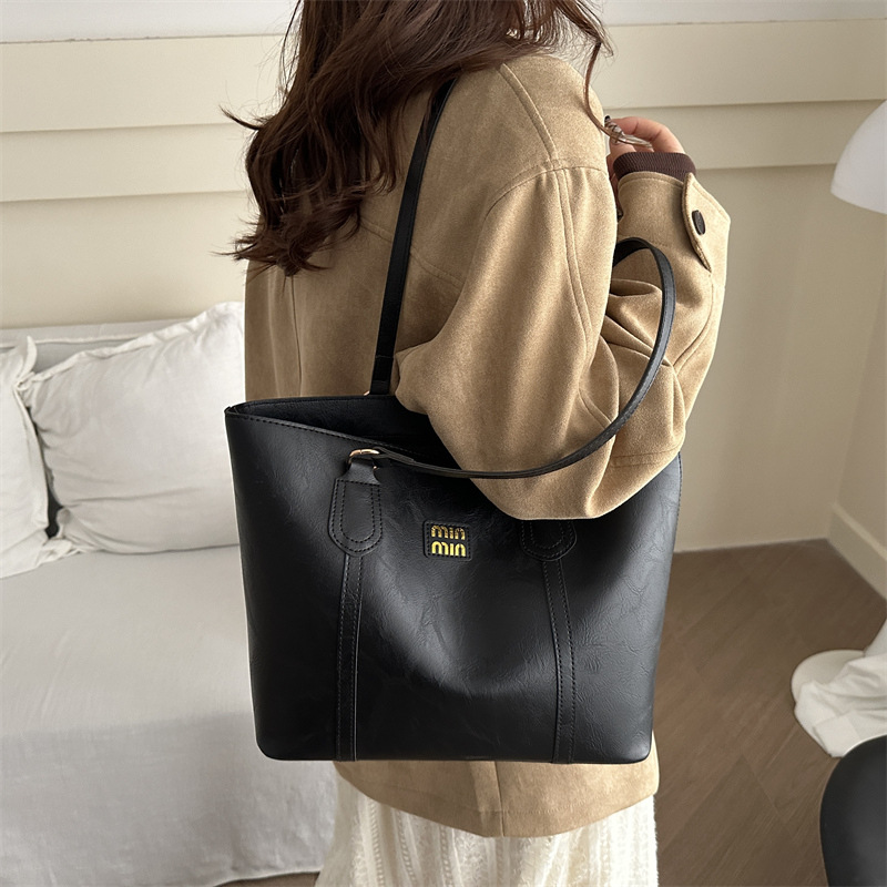 Bolsa de hombro de viaje retro de alto nivel, mujer, invierno 2024, nueva bolsa de mujer de trabajo, moda de bolsas Toto este año.