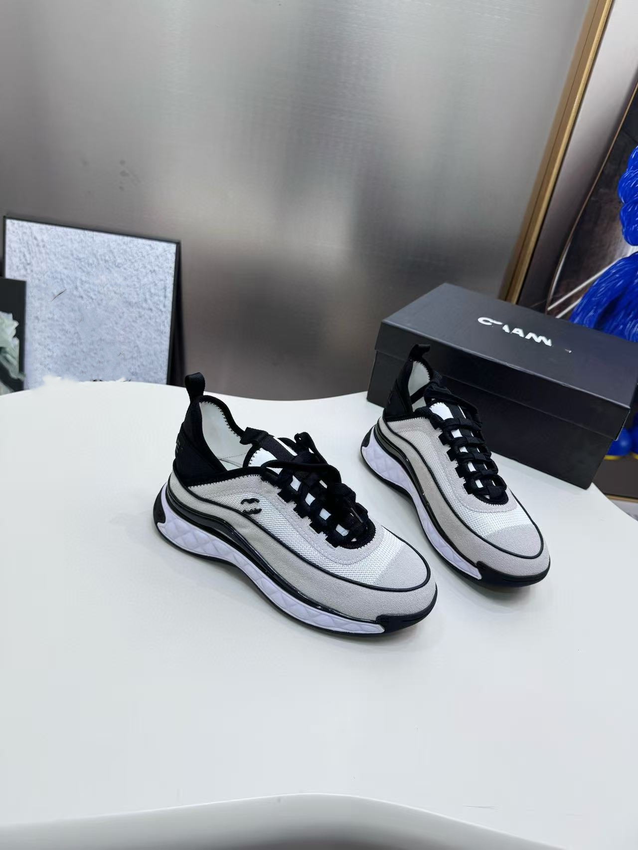 검은색 테두리 회색