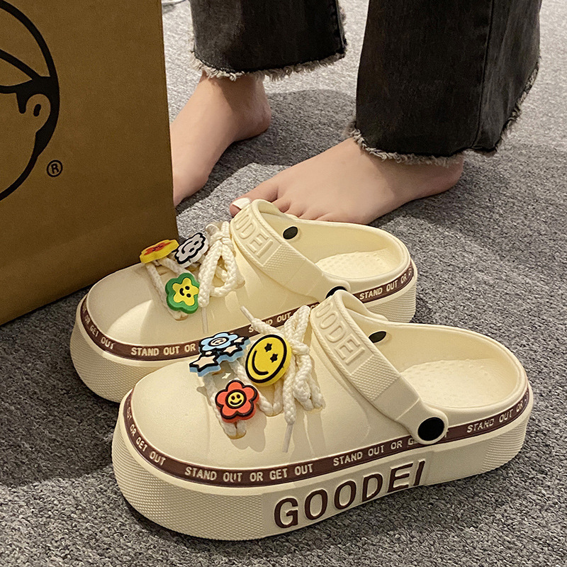 2024 New Beach Croc Shoes Internet Celebrity Super Hot Summer Easiest for Match Student Outerwear Thick Sole Heightening Baotou Slippers for Women