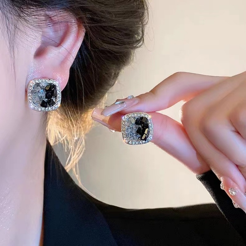 Retro black square universal earrings with zircon