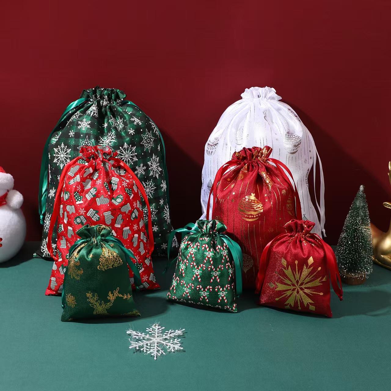 跨境新款竹节棉圣诞烫金束口袋 圣诞糖果礼品收纳袋 平安夜装饰袋