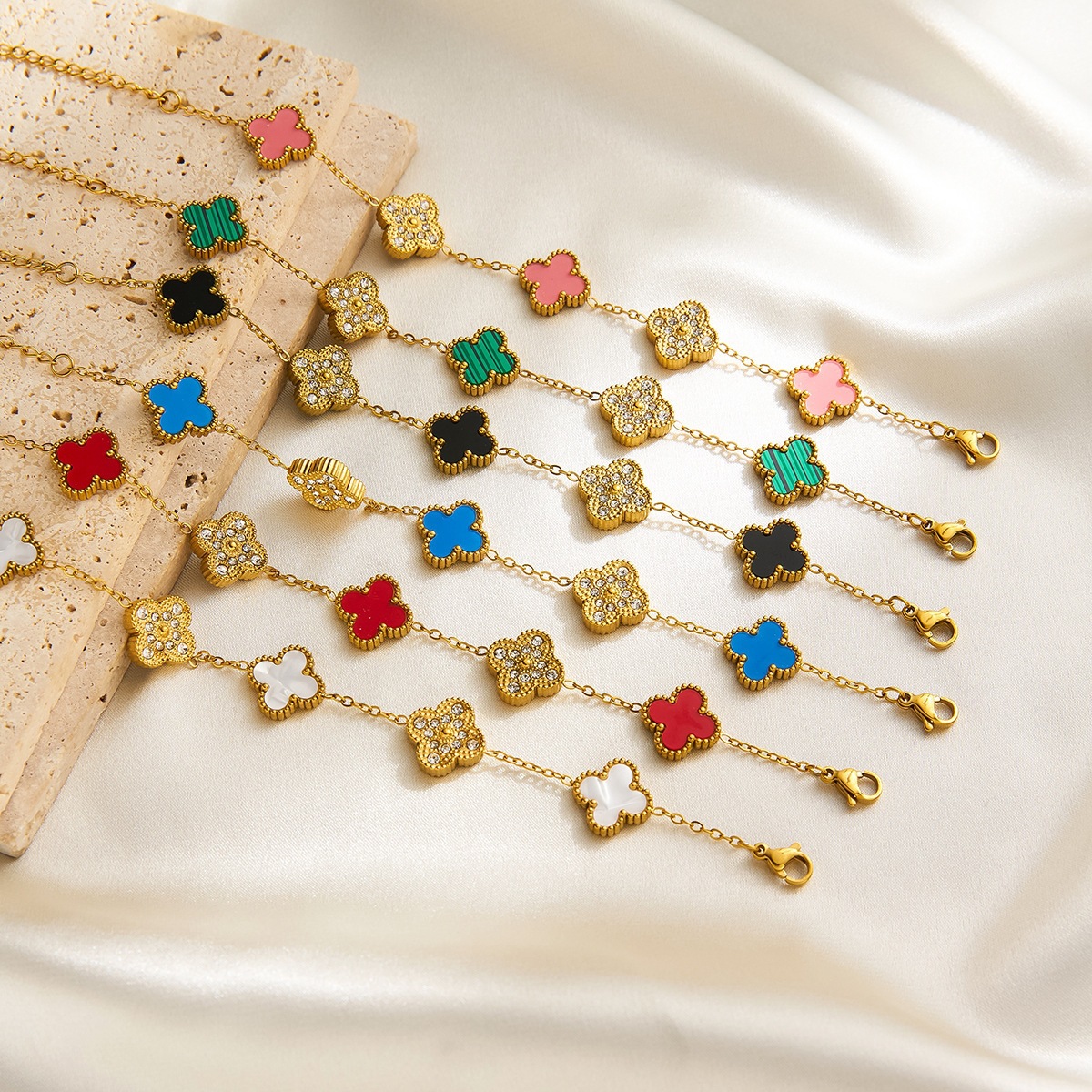 四叶草手链女轻奢高级感18K金镀层双面钻幸运草手饰品跨境爆款