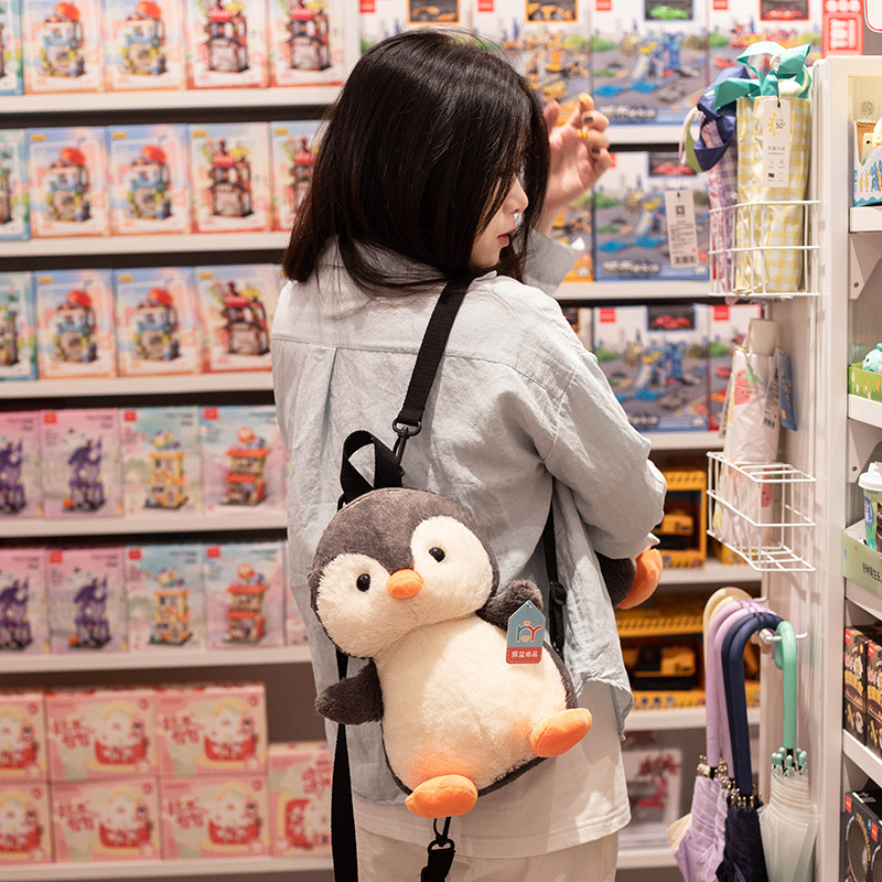 Bonitos pingüinos juguetes de peluche bufandas de invierno muñecas de dibujos animados niños mochilas agarrar muñecas al por mayor muñecas noreste