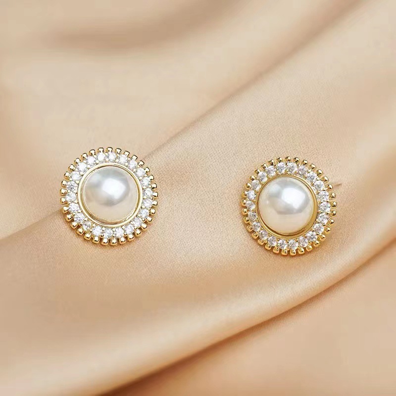 Earrings from pearl