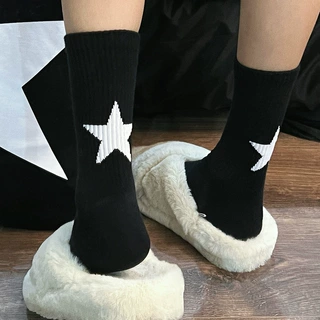 潮袜时尚春秋款五角星运动学院高帮情侣元素黑白袜子男女个性袜子