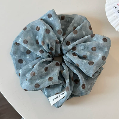 Korean-style floral scrunchie for Saç üçün rezinlər - gentle-big-circle-blue-polka-dots