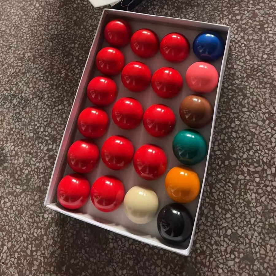 Ordinary snooker balls