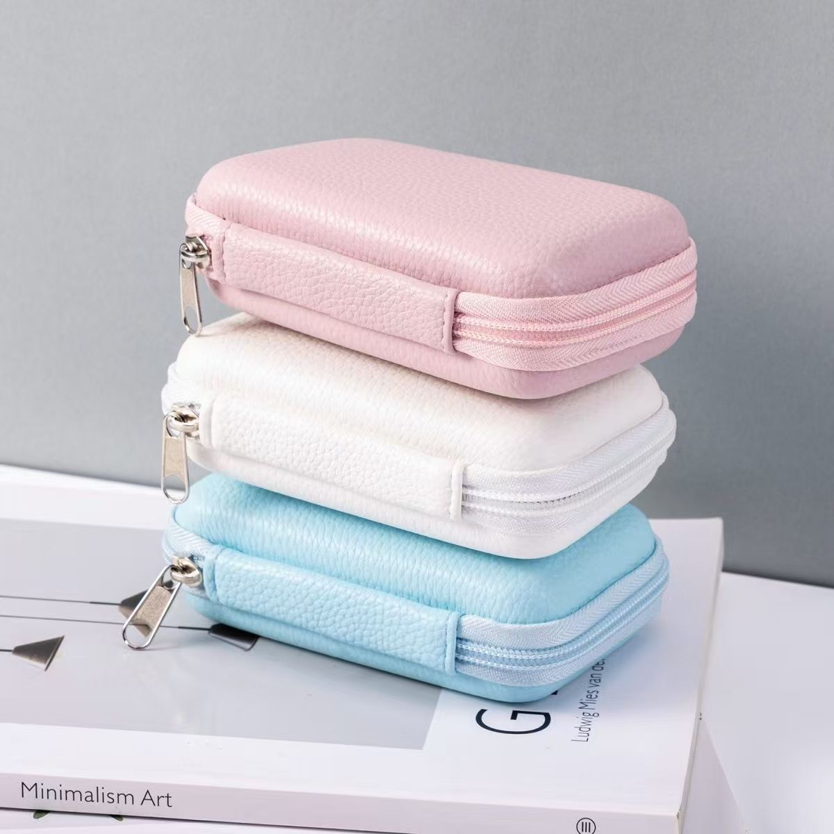 Digital CCD storage box, hard shell, waterproof, pressure-resistant, shockproof, cute, suitable for Canon and Sony, minimalist hard shell.