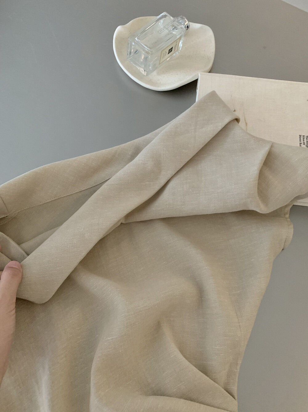 Áo croptop nữ tay ngắn cổ lệch vai, thiết kế bất đối xứng — Xanh da trờicolor, màu trắng, màu mơ chi tiết 30