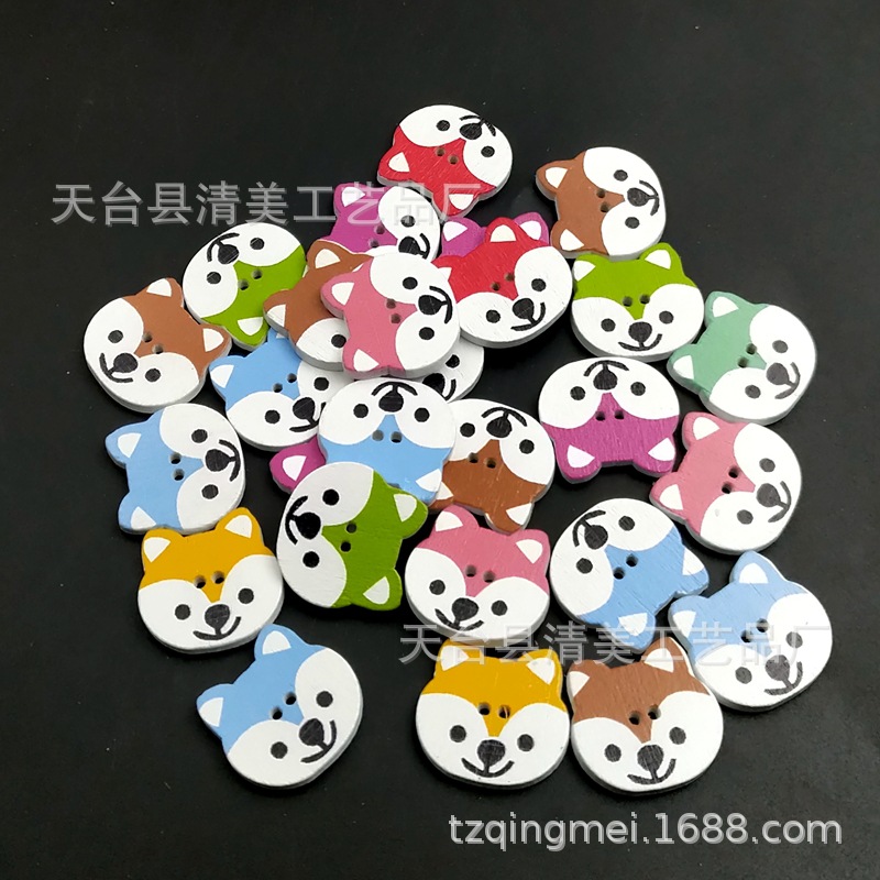 Cabeza de perro pintada de dibujos animados de bricolaje botones de madera accesorios de ropa para niños cabeza de perro botones de madera 50 piezas por paquete