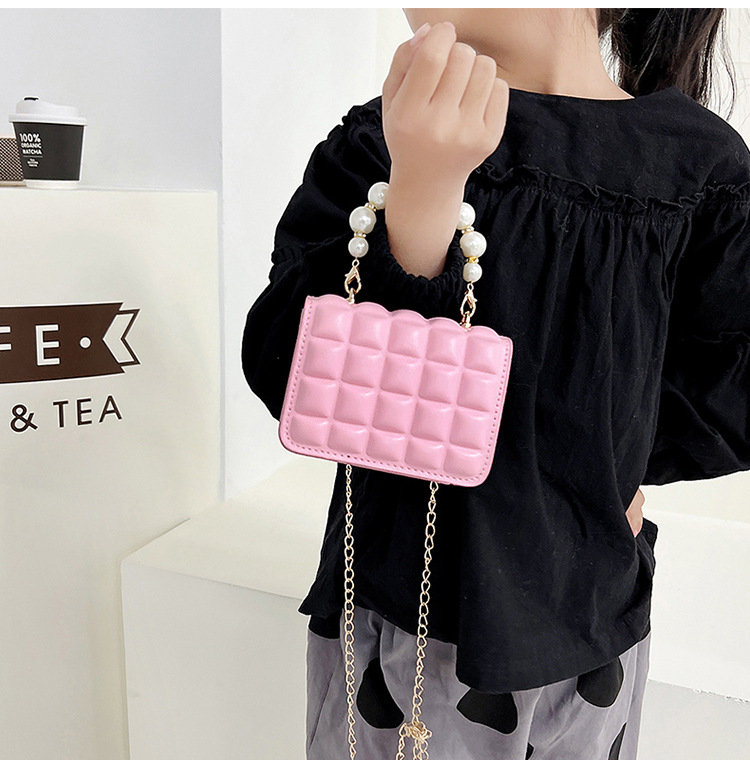 Kid's Mini Mini Pu Leather Solid Color Lingge Streetwear Pearl Square Flip Cover Crossbody Bag display picture 4