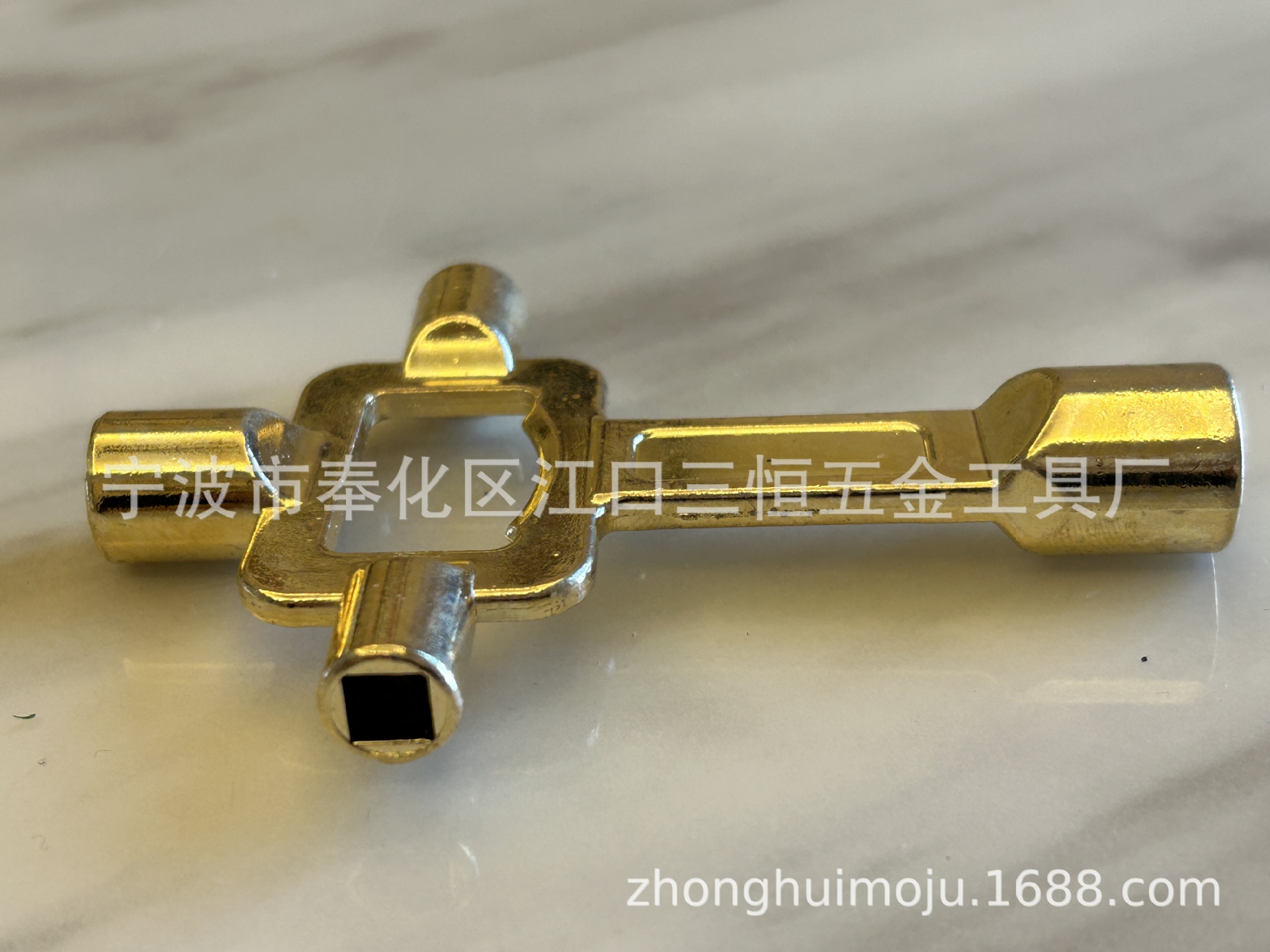 开啤酒盖  三通   多功能钥匙扳手